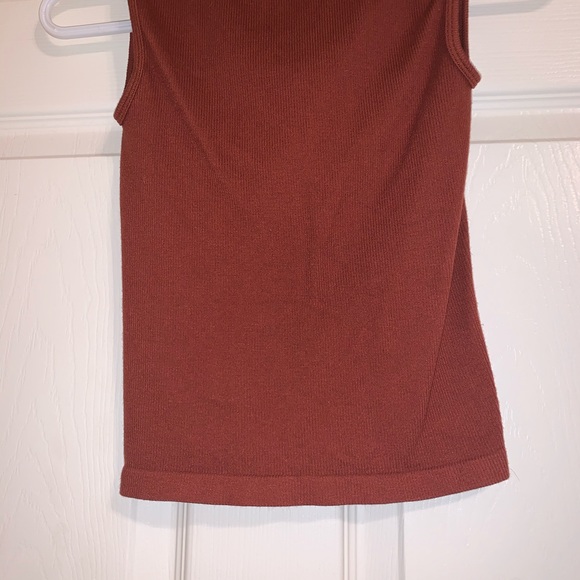 Cropped Tank Top - Picture 3 of 3